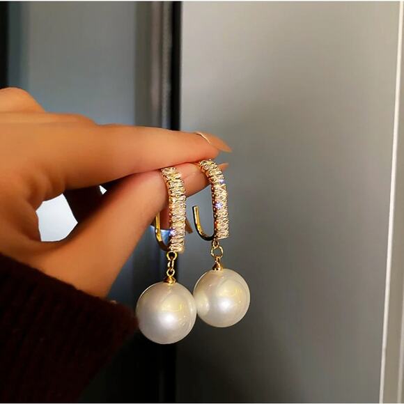 Retail $30 Gold White Pearl Like & Zircon Drop Earrings*NEW & Lightweight - Picture 1 of 1